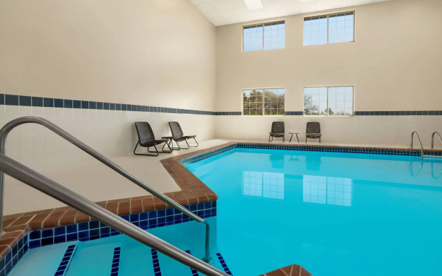 Baymont by Wyndham Blackwell I-35