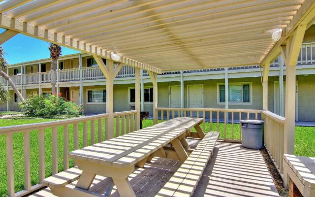 Courtyard #209 Condo