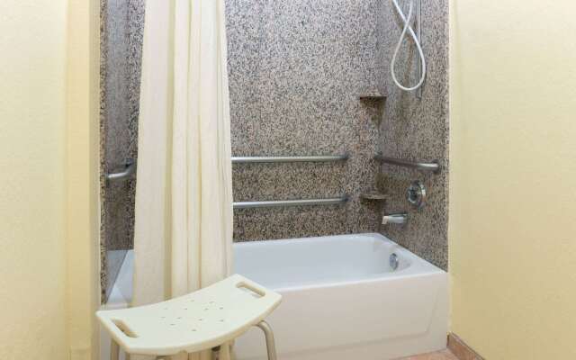 Super 8 by Wyndham Stafford Sugarland Area