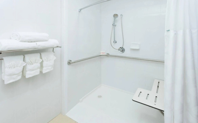 Ramada Plaza Chicago North Shore