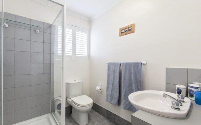 Home Away From Home With Sweeping Ocean Views - Unit 12, 60 Peregian Esplanade – Bathroom – Peregian Beach