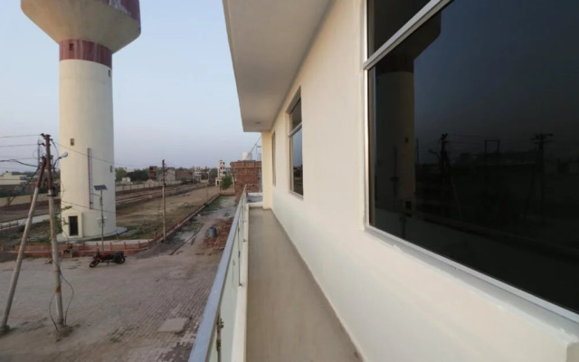 OYO 12493 Heera Guest House