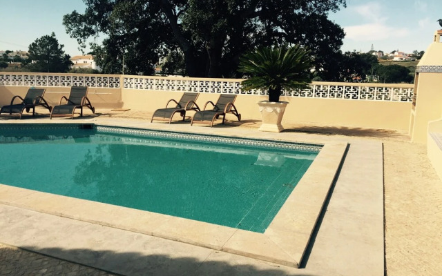 Villacasatulipa-sleeps4-garden-pool-bbq-ac
