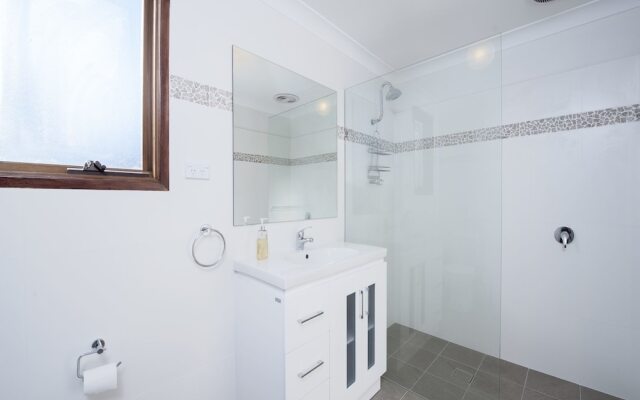 Barefoot Beach House Shoal Bay