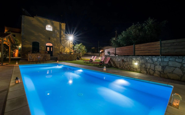 Skandalis Traditional Suites
