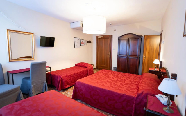 Tivoli Hotel