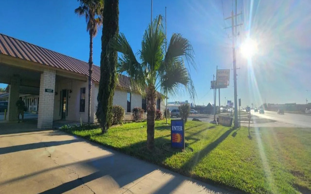 Pleasanton Executive Inn By OYO