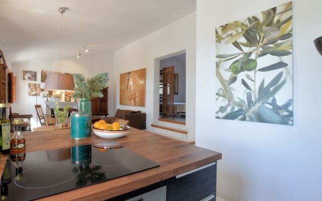 Splendid Villa With in Sayalonga Swimming Pool