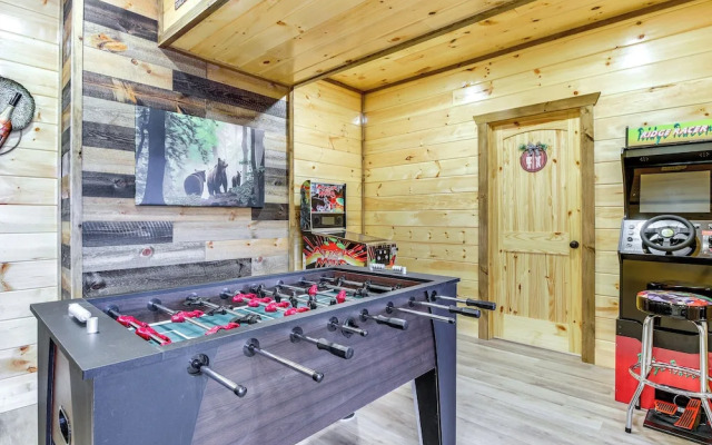 Hot Tub & Spectacular Views: Sevierville Cabin