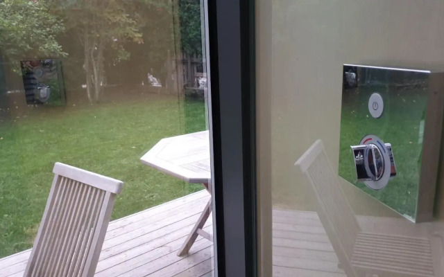 Mirror House Roosi 21