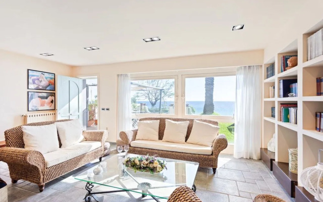 Penelope Seaview Apartment