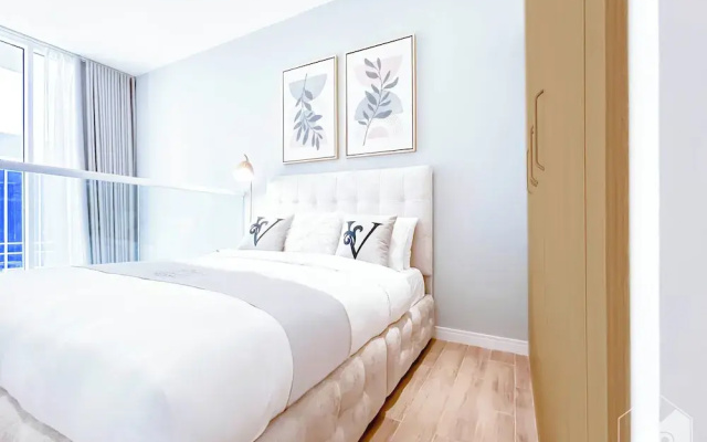 Luxury 1-br Villa in Rukan: Dubai Skyline Views!