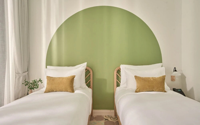 Moodhoian Riverside Resort & Spa