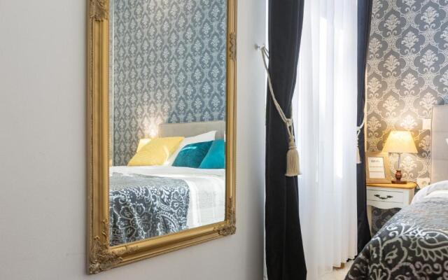 Aurelia Antik Apartments & Rooms