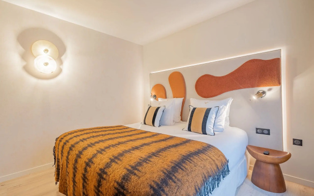 Yuna Porte Maillot - ApartHotel