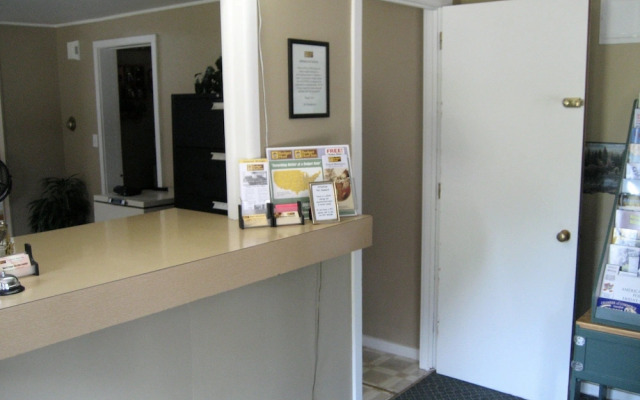 Budget Host Cloverland Motel