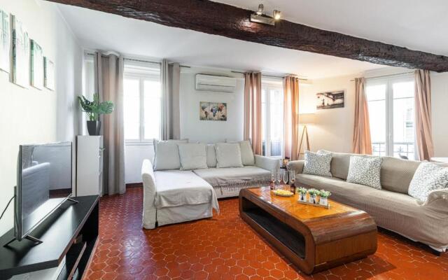 Large 3 Bdr Old Town - AC