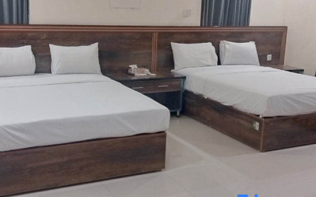 Grand Royal Hotel & Suites