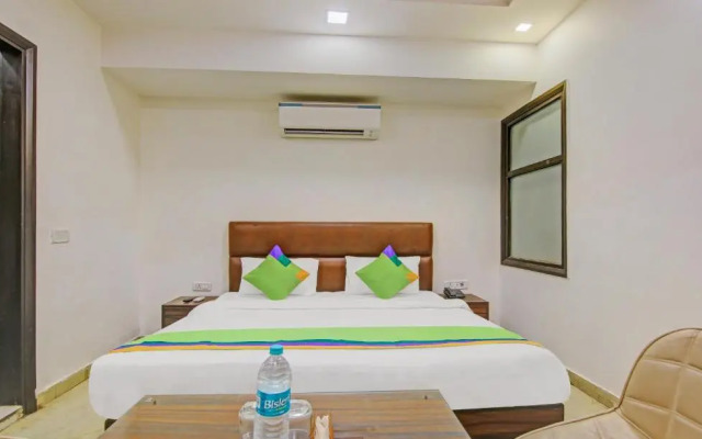 OYO 82467 Twilight Inn