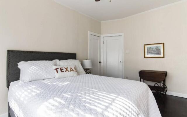 Two Bedroom In Trendy Area