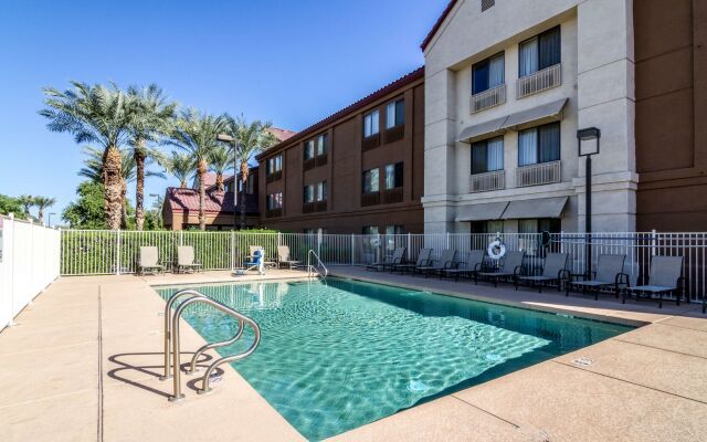 Red Roof Inn PLUS+ Tempe - Phoenix Airport