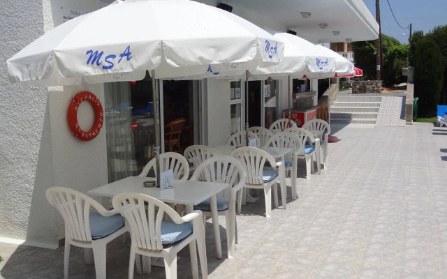 Michalis Studios & Apartments
