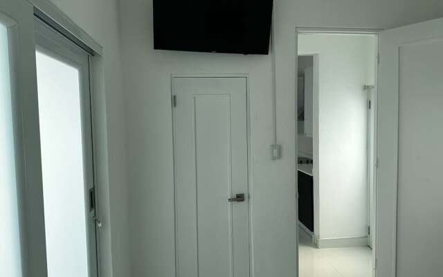 Gorgeous 1-Bedroom Beachside Suite