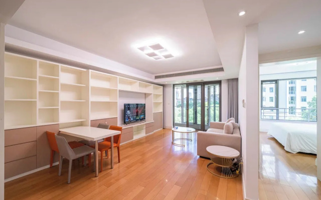 Tyms Stylish 1BR 1BA Apt Xujiahui Center