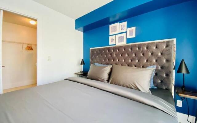 The Bay Suites MTCC CN TOWER