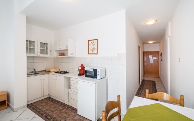 Nice Apartment Silvia 4 for 3 Persons