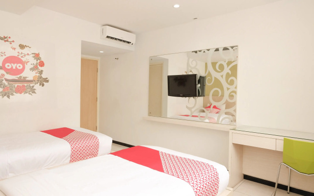 Ebizz Hotel