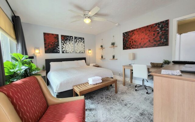 Barefoot Mailman Inn & Suites