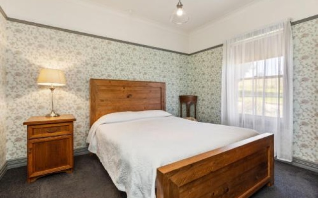 Wagga Wagga Country Cottage – Guest Rooms – Wagga Wagga