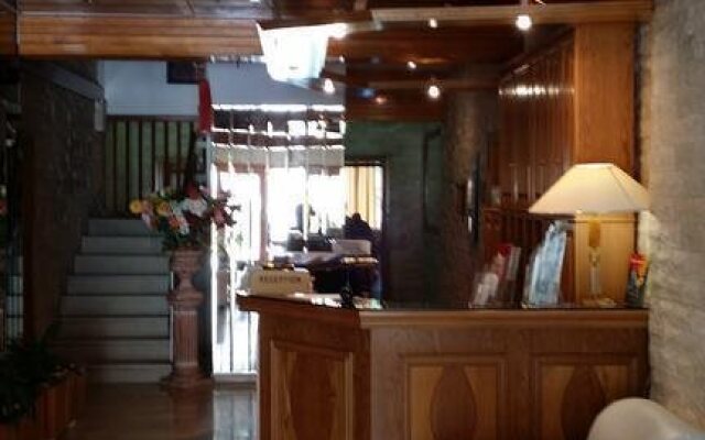 Elman Hotel