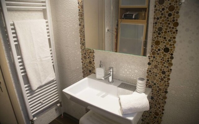 Chic and Central Apartment Park View