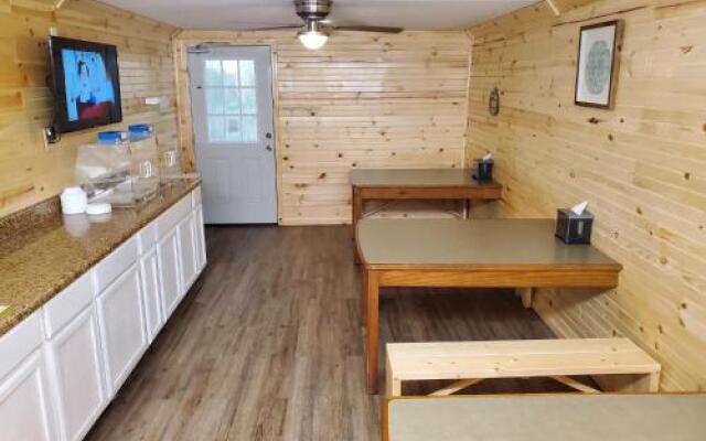 Colonial House Motel