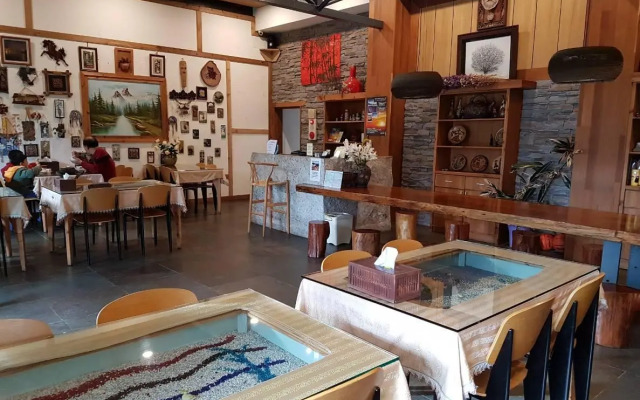 Shiyai Taoyuan B & B