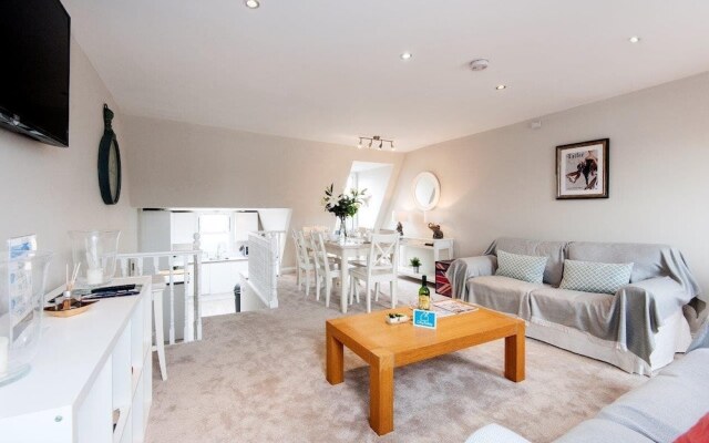 The Stephendale Road Townhouse - SL