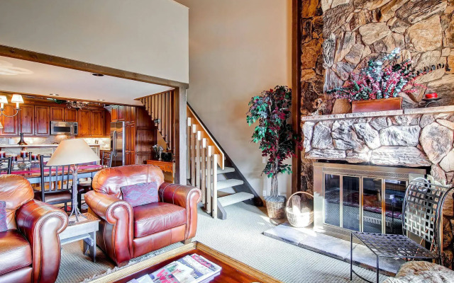 Ridgepoint Townhomes by East West Hospitality