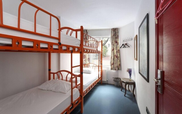 The Room Hostel Moda