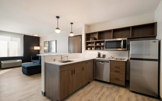 Everhome Suites Corona