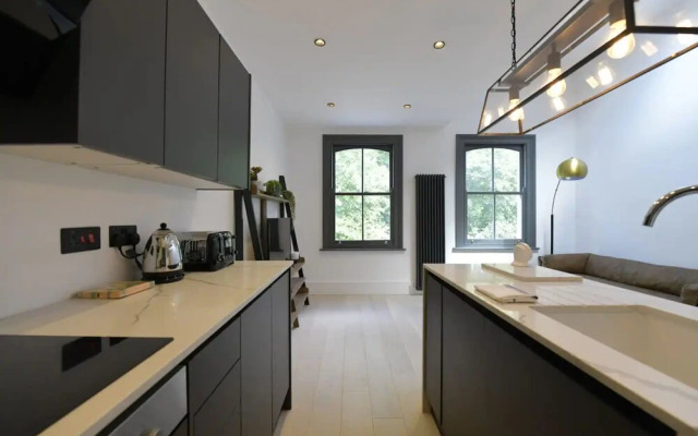 Contemporary 2 Bedroom Apartment on Columbia Road