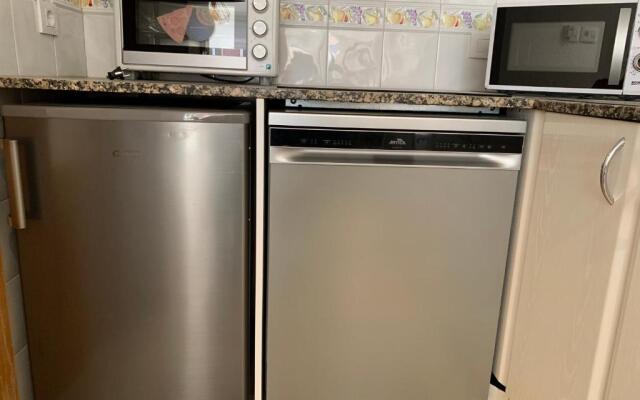 Acogedor Apartamento En Roses - 50m Playa - WIFI - Aire Acondicionado