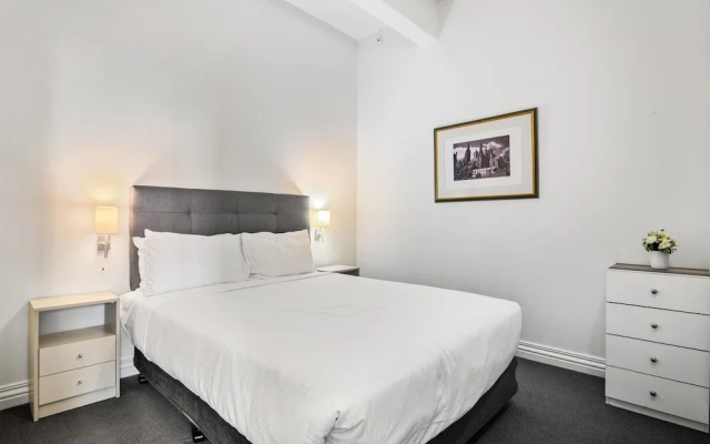 Bright 1-bed Apartment Steps From Collins Street – Guest Rooms – Melbourne
