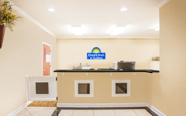 Days Inn & Suites - Cabot