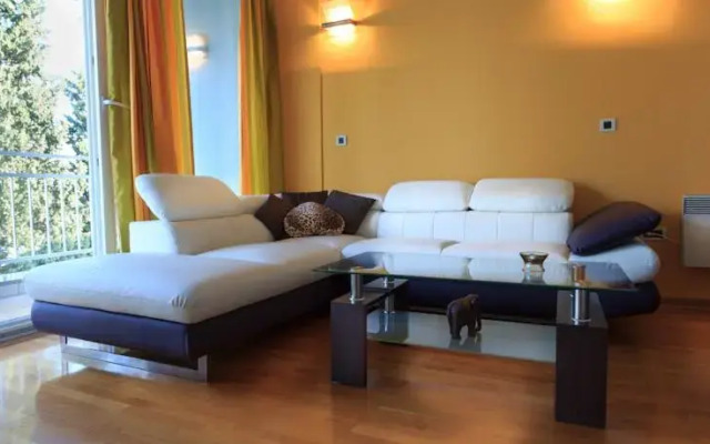 Apartment Near The Beach