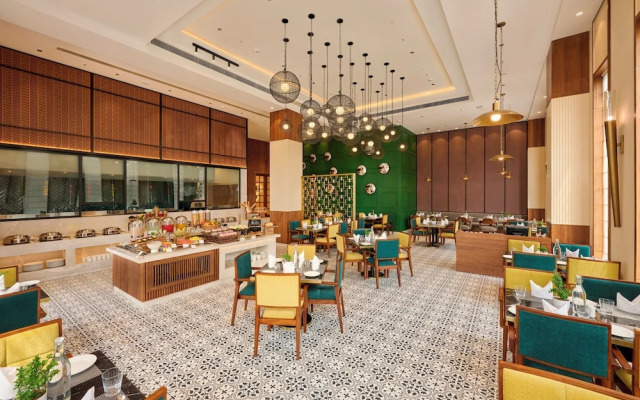 Iris Sarovar Portico