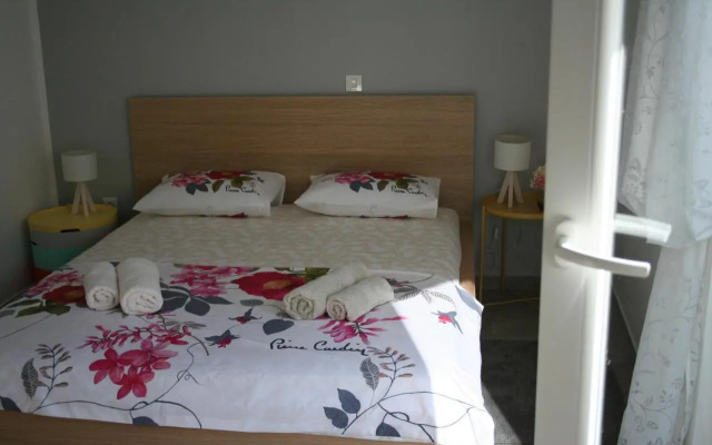 Room with garden