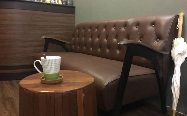 OYO 612 Hansa Hostel