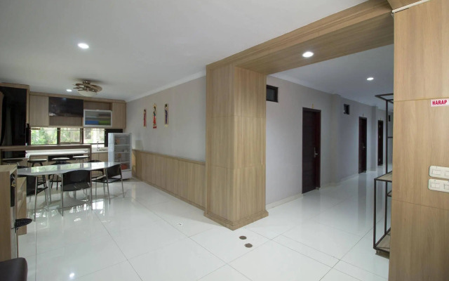 RedDoorz @ Taman Simpruk Cikarang